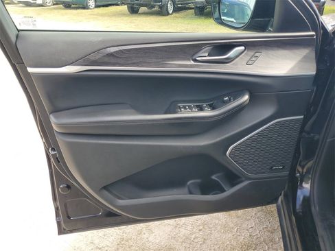 Used 2024 Jeep Grand Cherokee Limited 4xe image 11