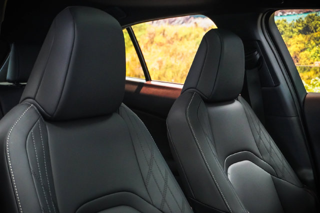 Certified 2025 Lexus UX 300h FWD w/ Accessory Package (Z2) image 26