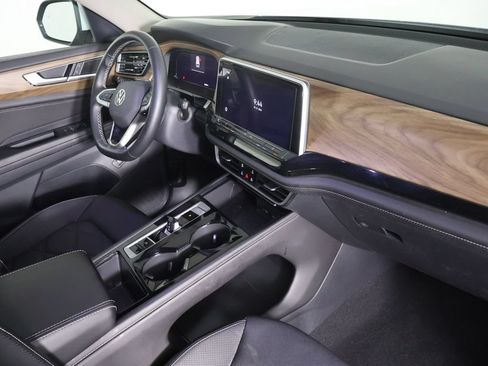 Used 2025 Volkswagen Atlas SE AWD/4WD image 28