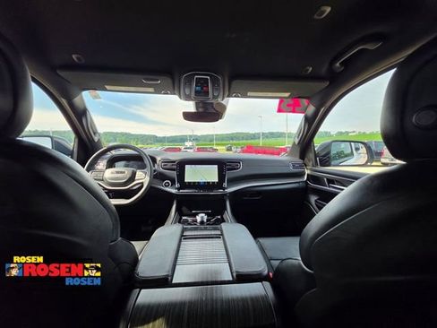 Used 2023 Jeep Wagoneer Series III w/ Preferred Equipment Group AWD/4WD image 38