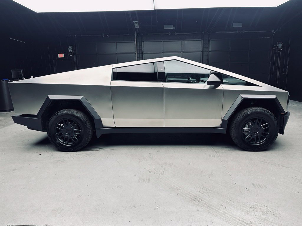 Used 2024 Tesla Cybertruck AWD Crew Cab image 8