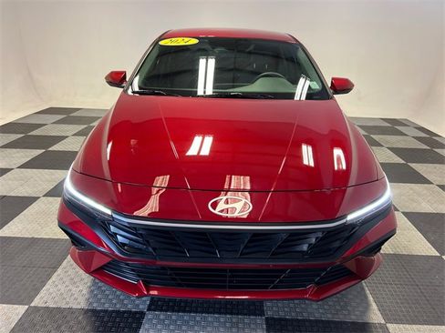 Used 2024 Hyundai Elantra SEL image 2