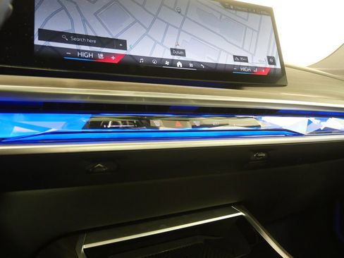 Certified 2023 BMW 760i xDrive w/ Executive Package image 27