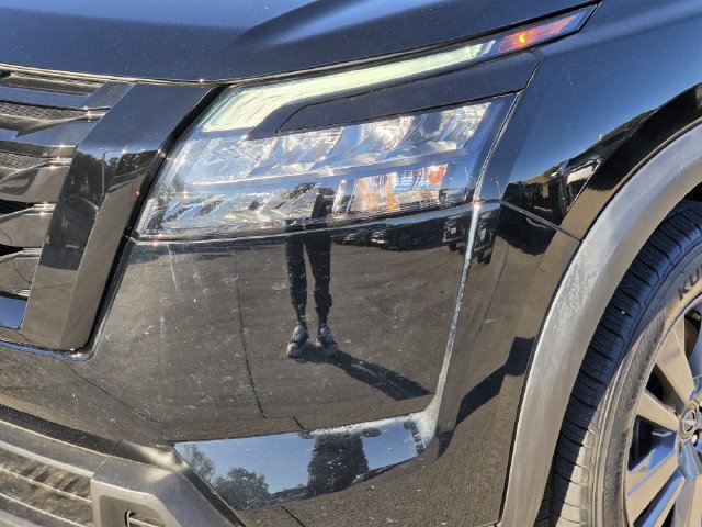 Used 2025 Nissan Pathfinder SV FWD image 7