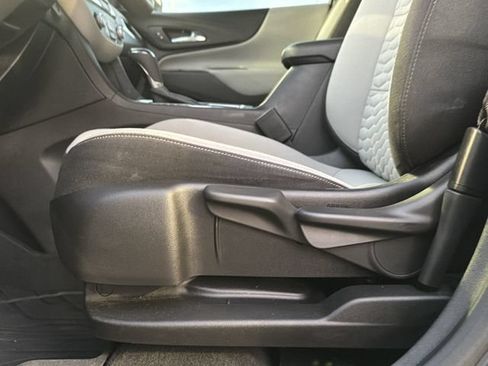 Used 2018 Chevrolet Equinox LS FWD image 21