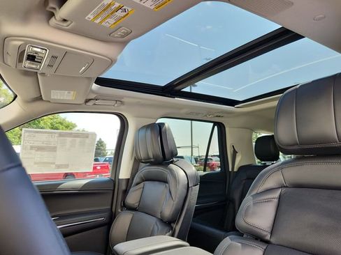 New 2025 Lincoln Navigator Reserve image 23