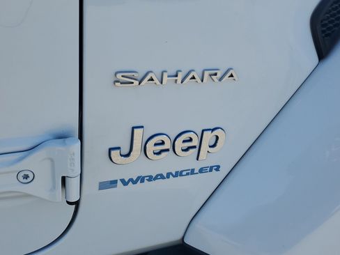 Used 2024 Jeep Wrangler Sahara w/ Safety Group image 30
