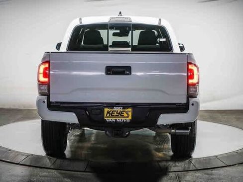 Certified 2020 Toyota Tacoma TRD Sport w/ Technology Package image 4