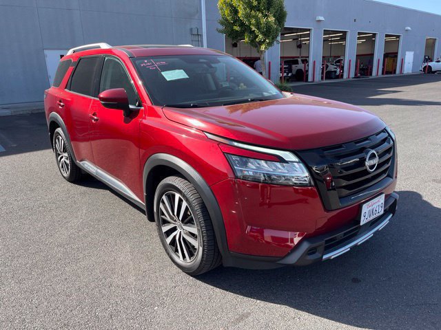 Used 2024 Nissan Pathfinder Platinum FWD image 1
