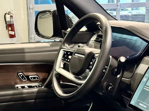 Used 2025 Land Rover Range Rover SE image 37