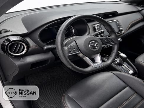 Used 2019 Nissan Kicks SR w/ SR Premium Package FWD image 7