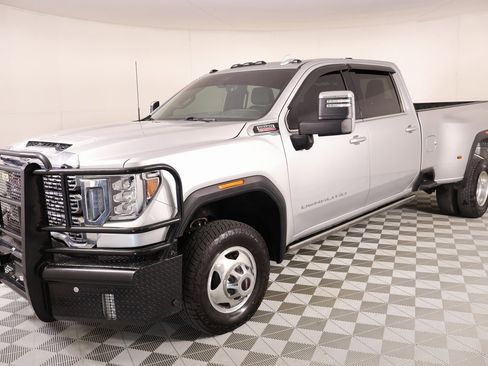 Used 2023 GMC Sierra 3500 Denali w/ Denali Ultimate Package image 10