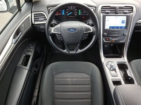 Certified 2019 Ford Fusion SE image 12
