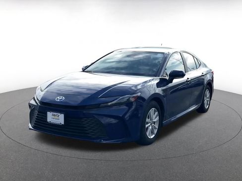 Used 2025 Toyota Camry LE image 7