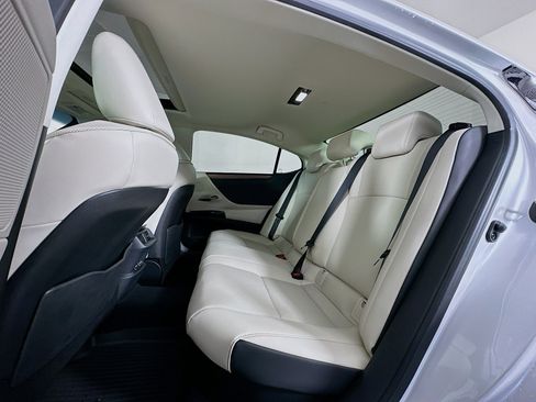 New 2025 Lexus ES 300h w/ Premium Package image 26