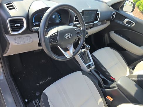 Used 2023 Hyundai Venue SEL FWD image 14