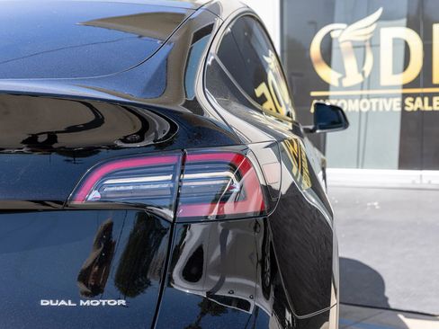 Used 2022 Tesla Model Y Long Range AWD/4WD image 12