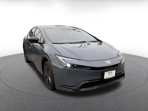 Used 2025 Toyota Prius LE image 3