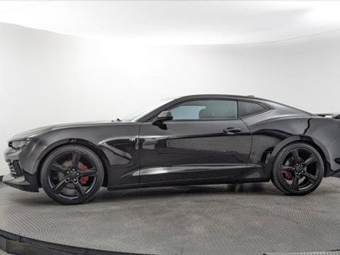 Used 2018 Chevrolet Camaro LT RWD image 3