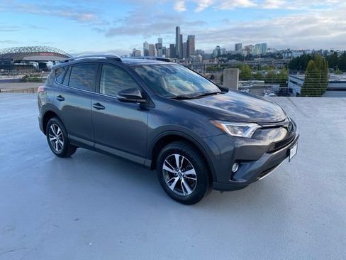 Used 2017 Toyota RAV4 XLE AWD/4WD image 27