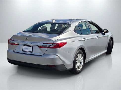 Used 2025 Toyota Camry LE image 4
