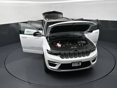 Used 2025 Jeep Grand Cherokee Summit AWD/4WD image 25