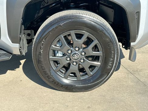 Used 2025 Toyota 4Runner SR5 AWD/4WD image 10