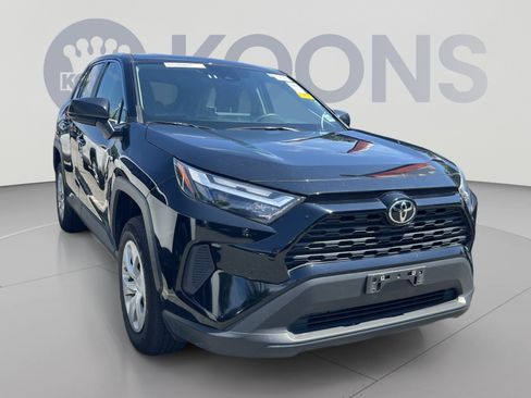 Used 2025 Toyota RAV4 LE AWD/4WD image 5
