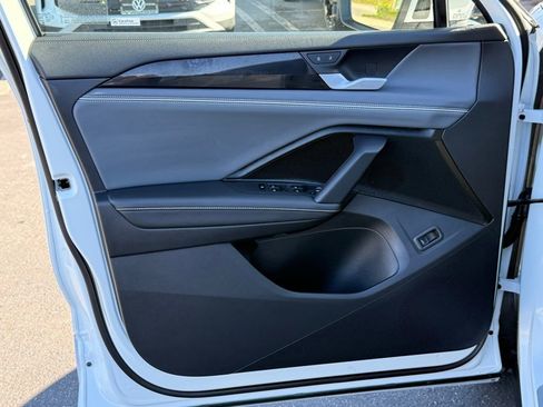 New 2026 Volkswagen Tiguan SEL R-Line image 11