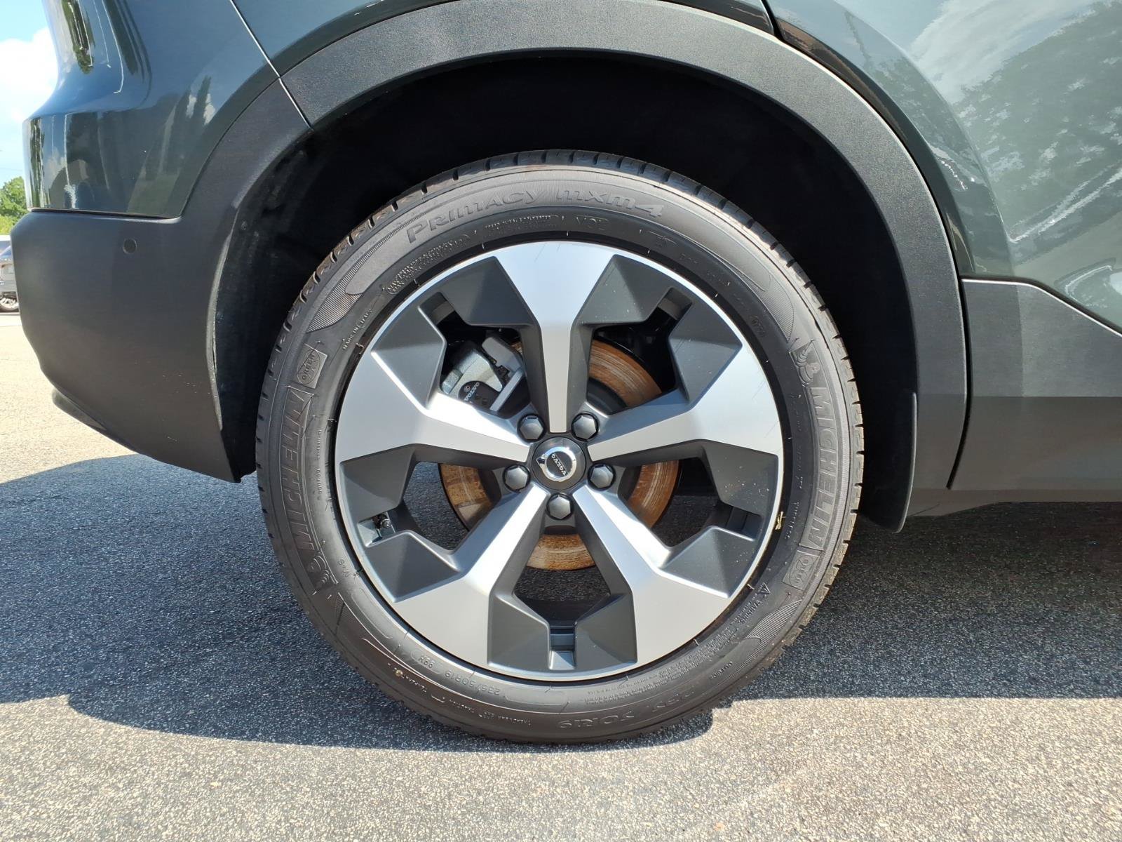 New 2026 Volvo XC40 B5 Plus w/ Climate Package AWD/4WD image 3