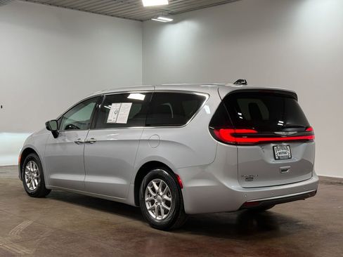 Used 2024 Chrysler Pacifica Touring-L image 26