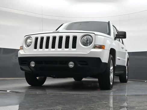 Used 2015 Jeep Patriot Latitude FWD image 31