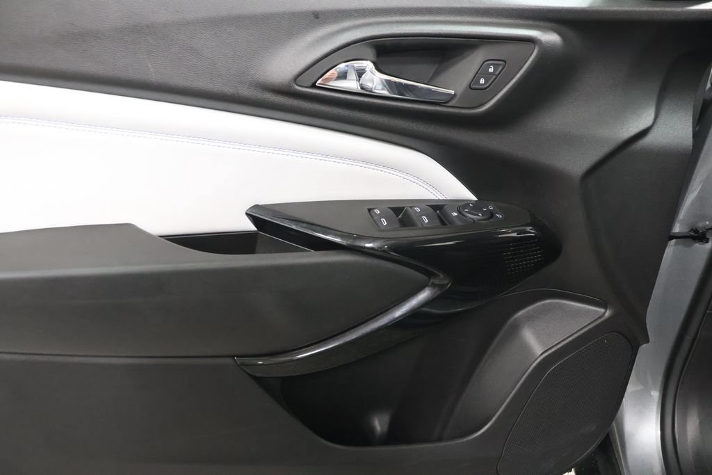 Used 2025 Chevrolet Trax LT w/ LT Convenience Package FWD image 20