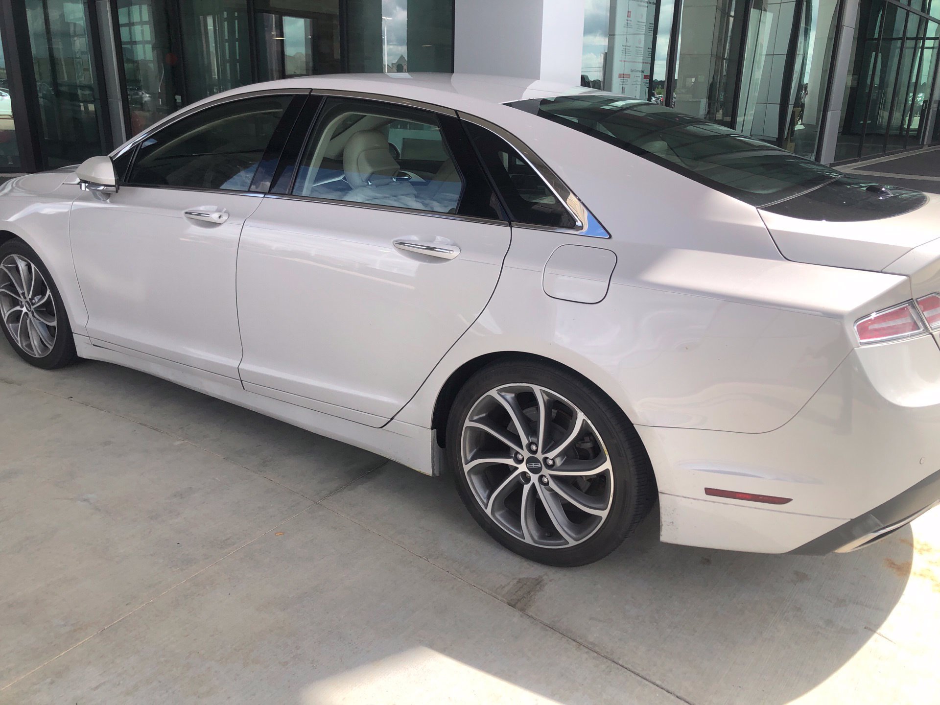 Used 2019 Lincoln MKZ Reserve w/ Reserve Plus Package FWD image 5