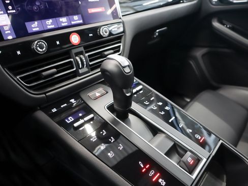 Certified 2025 Porsche Macan S AWD/4WD image 15