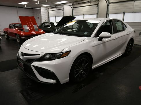 Certified 2023 Toyota Camry SE AWD/4WD image 4