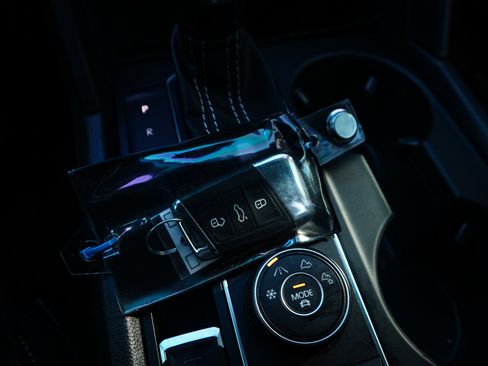 Used 2022 Volkswagen Atlas Cross Sport SE image 36