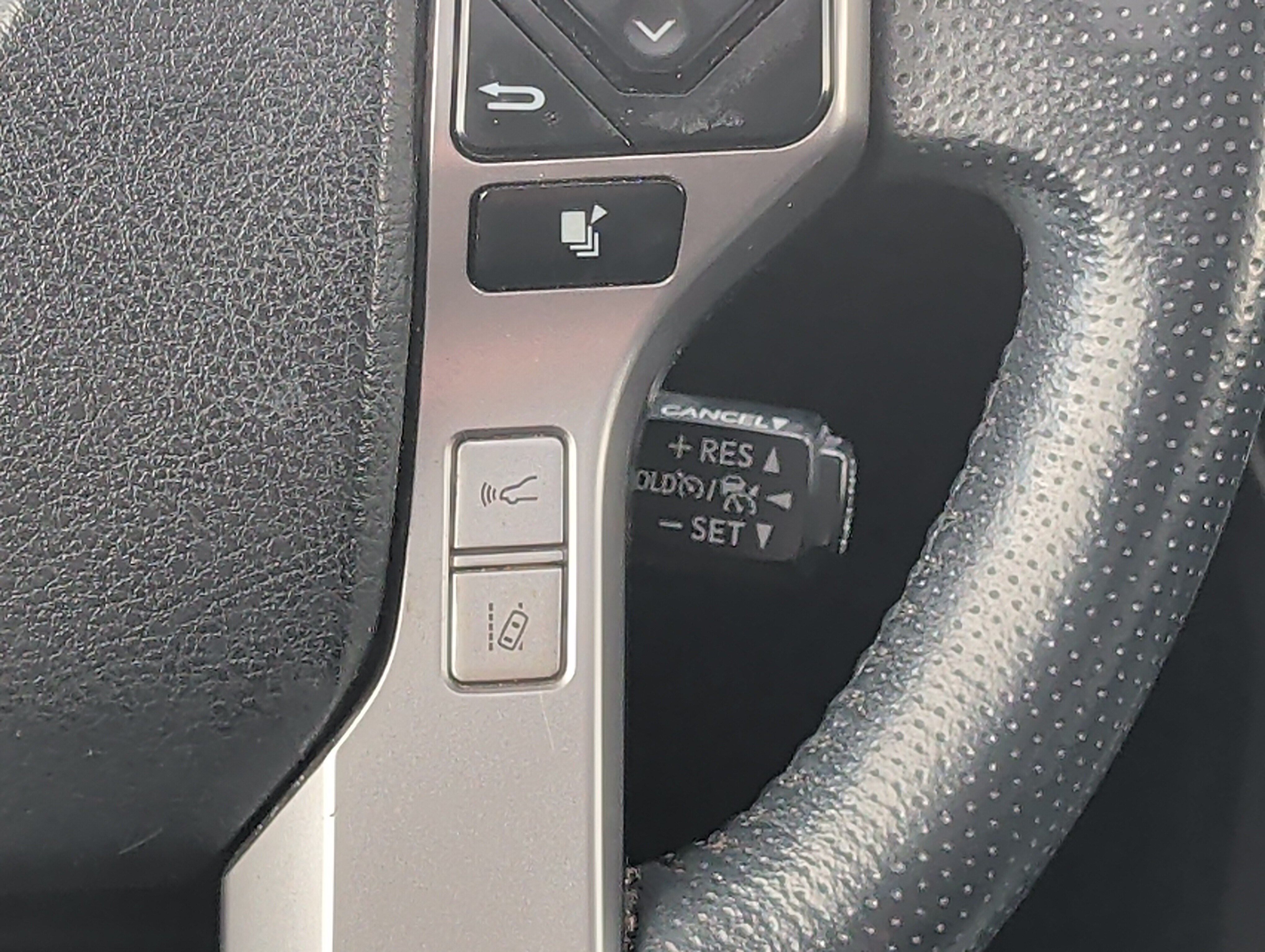 Used 2020 Toyota 4Runner SR5 Premium w/ Moonroof Package AWD/4WD image 30