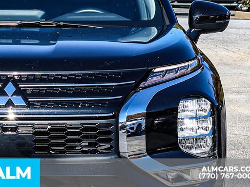 Used 2024 Mitsubishi Outlander SE image 16