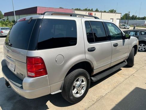 Used 2004 Ford Explorer XLT AWD/4WD image 3