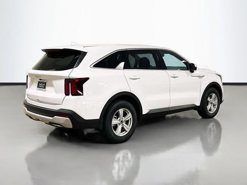 New 2026 Kia Sorento LX FWD image 7