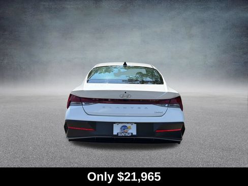 Used 2025 Hyundai Elantra Limited FWD image 4