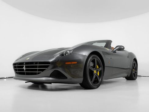 Used 2016 Ferrari California T RWD image 14