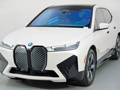 Used 2024 BMW iX xDrive50 w/ Premium Package image 53