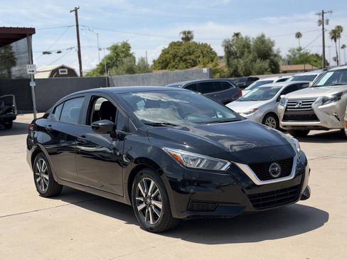 Used 2021 Nissan Versa SV FWD image 2