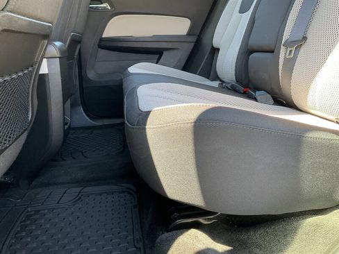 Used 2017 Chevrolet Equinox LS FWD image 16