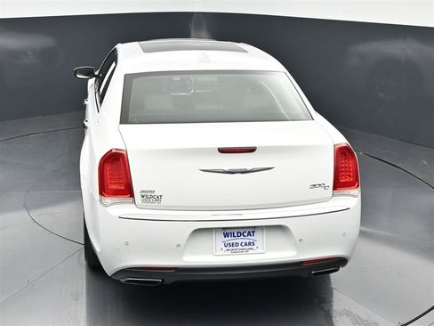 Used 2017 Chrysler 300 C w/ Safetytec Plus Group AWD/4WD image 24