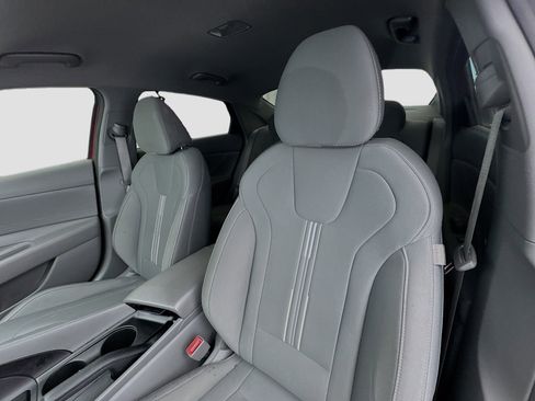 Used 2022 Hyundai Elantra SEL image 13