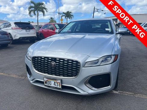 Used 2021 Jaguar XF SE image 1