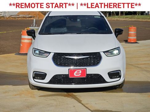 New 2026 Chrysler Pacifica Select FWD image 2